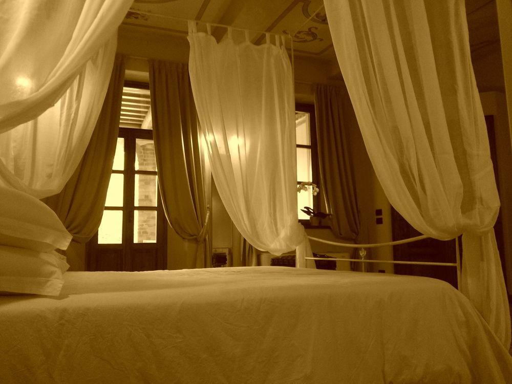 Dimora Cortese Castagnole delle Lanze Buitenkant foto