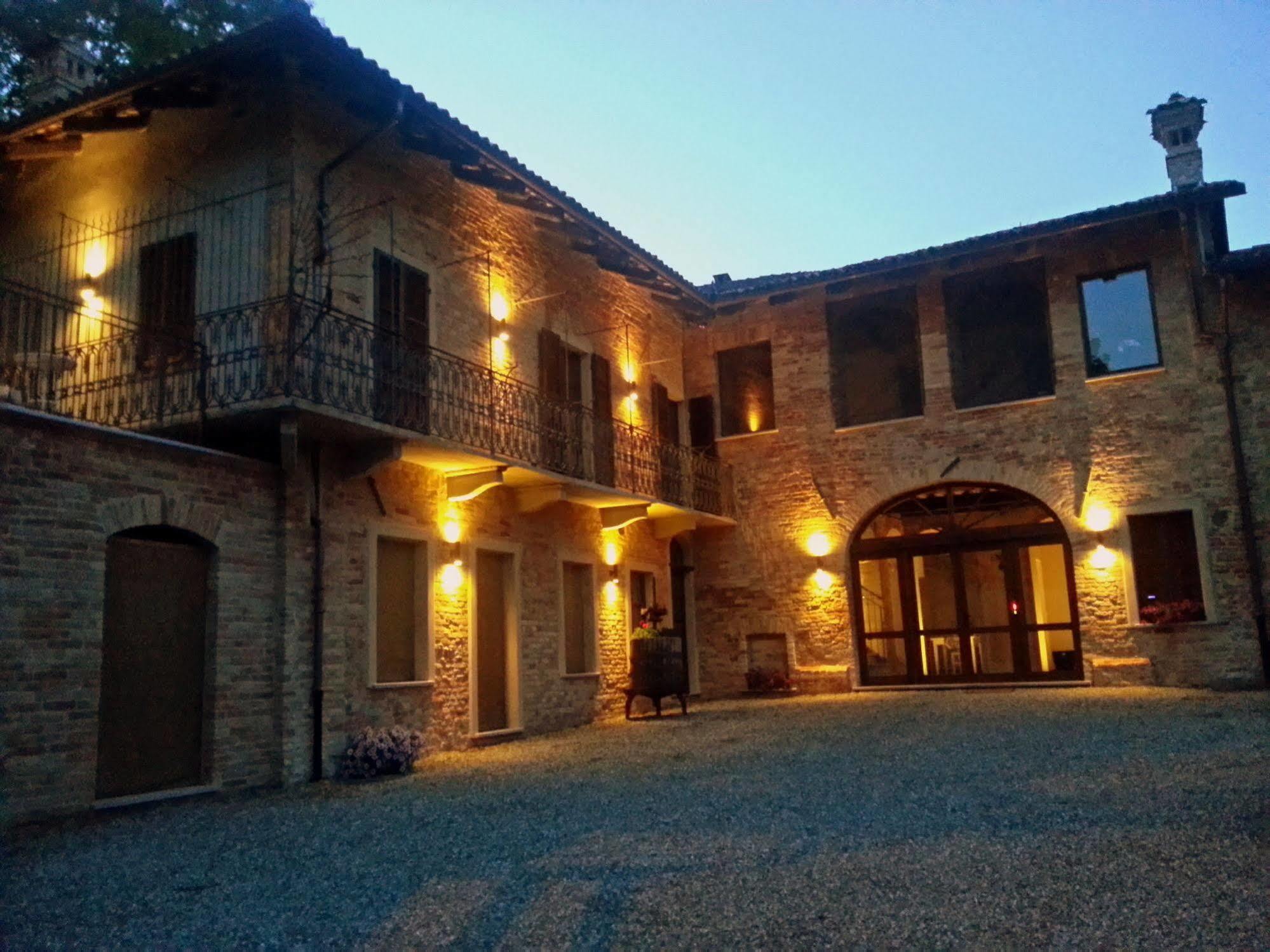 Dimora Cortese Castagnole delle Lanze Buitenkant foto